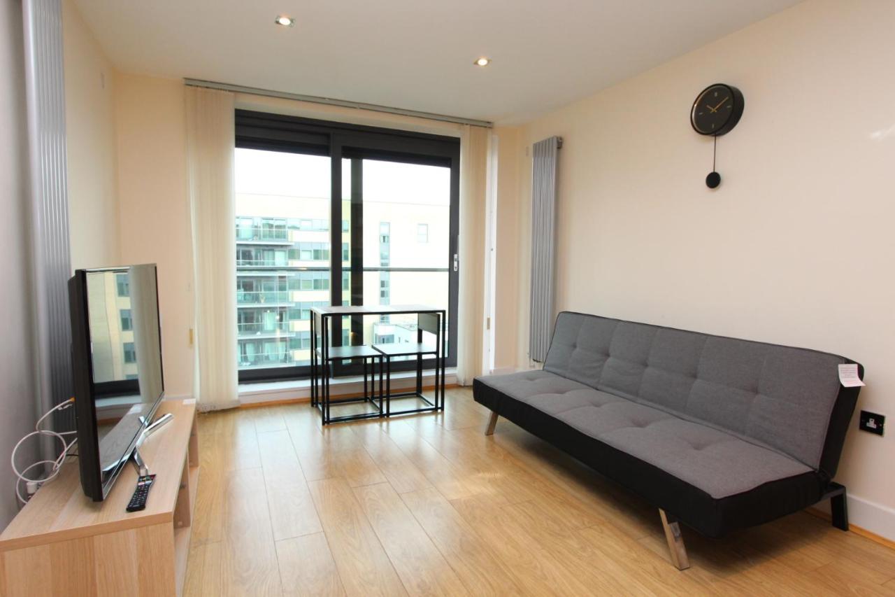 Lovely 2 Bedroom Apartment With Amazing Views In E14 ロンドン エクステリア 写真