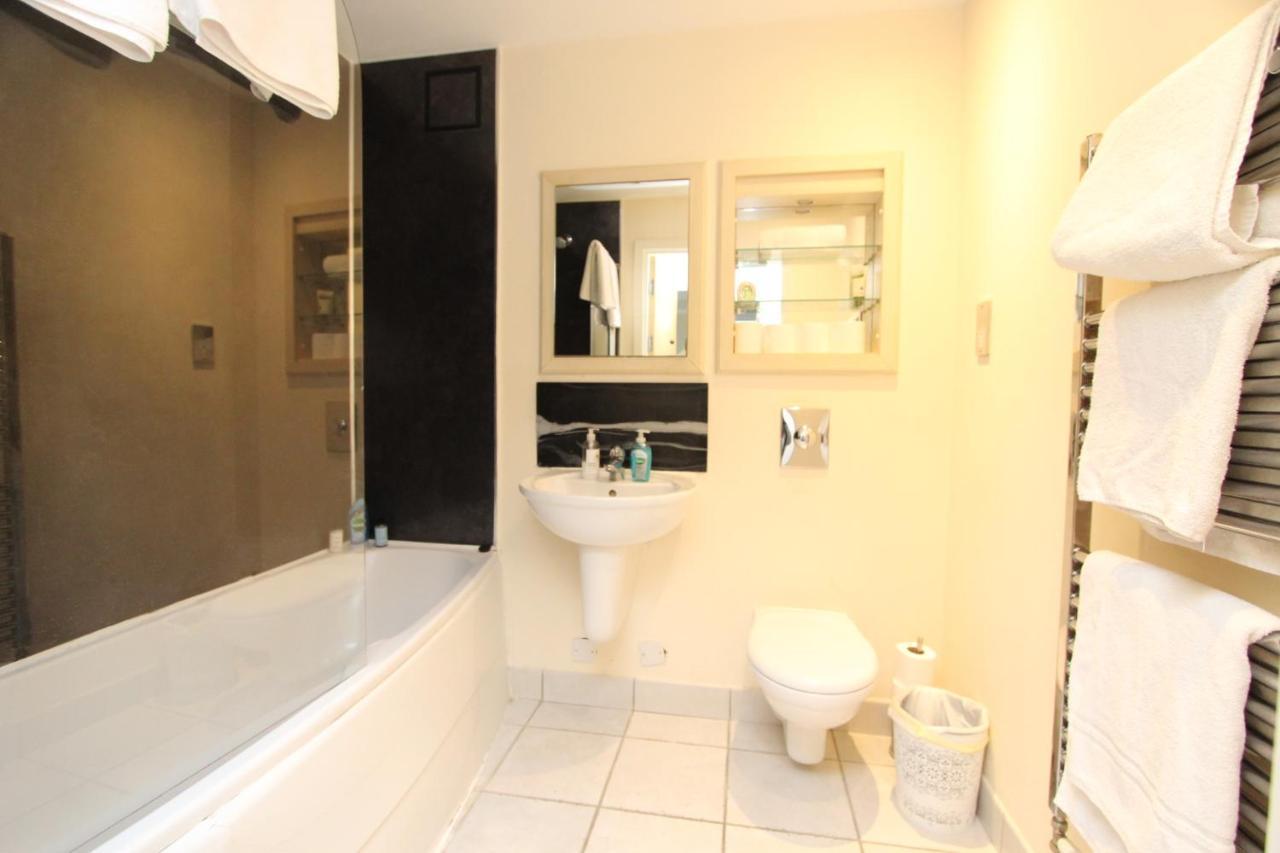 Lovely 2 Bedroom Apartment With Amazing Views In E14 ロンドン エクステリア 写真