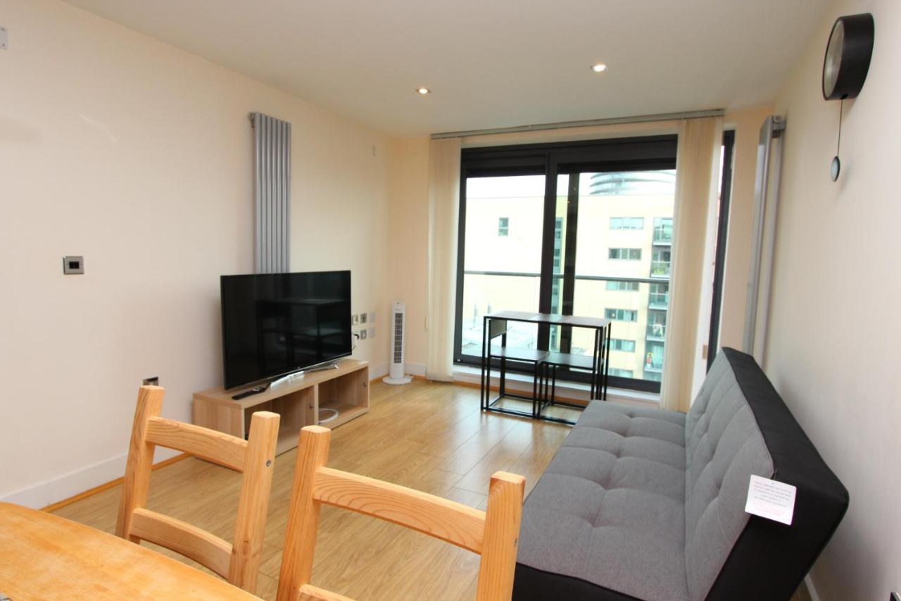 Lovely 2 Bedroom Apartment With Amazing Views In E14 ロンドン エクステリア 写真